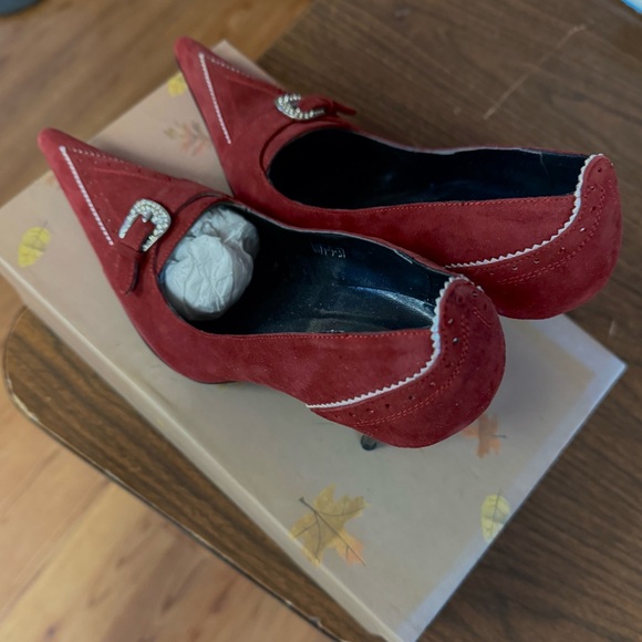 Basconi Women's Imported Italian Leather Heels - Picture 3 of 9